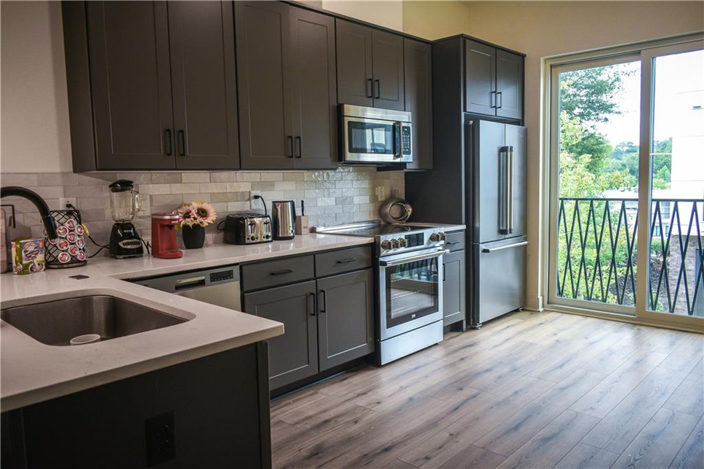 2199 Lenox Road NE 17