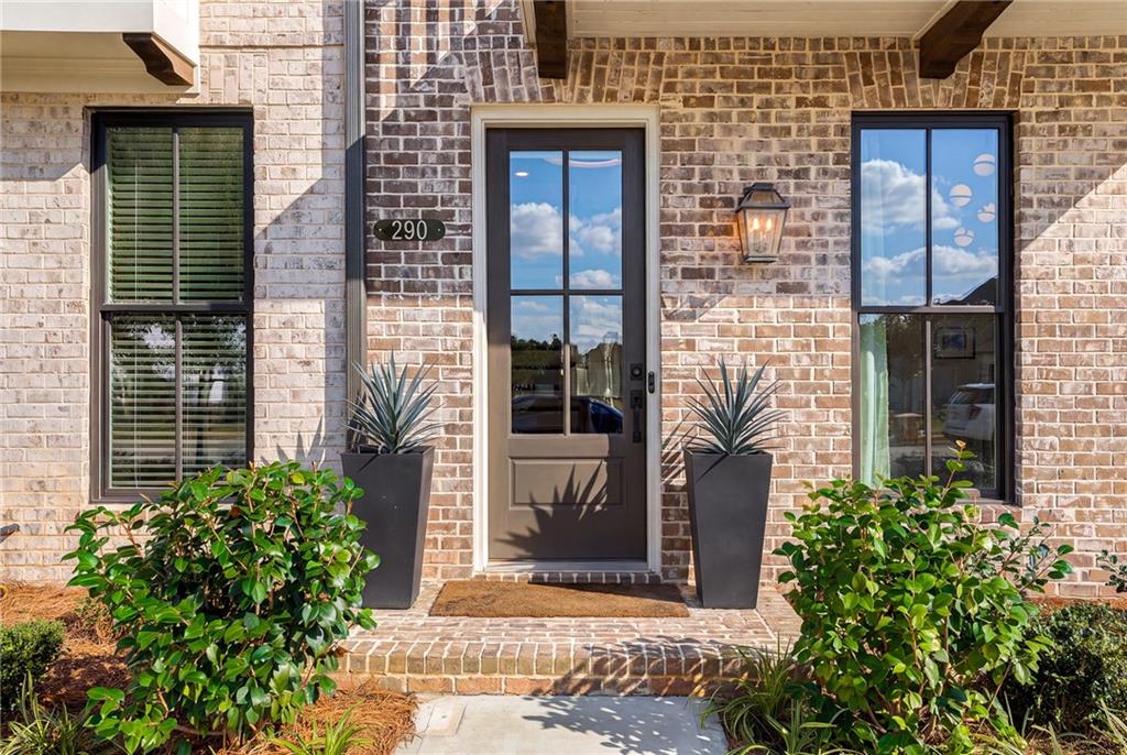290 Briscoe Way