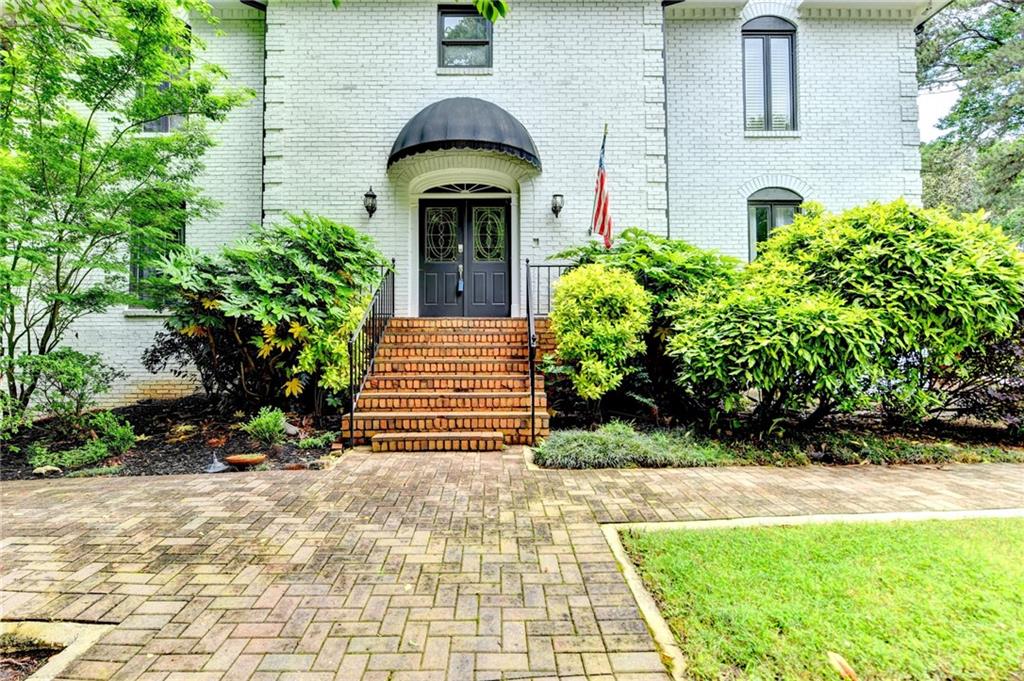 5025 Oak Bluff Court
