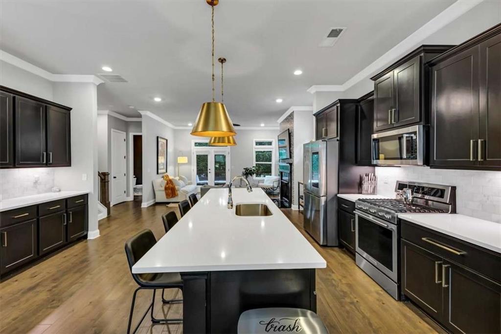3307 Sangster Wy