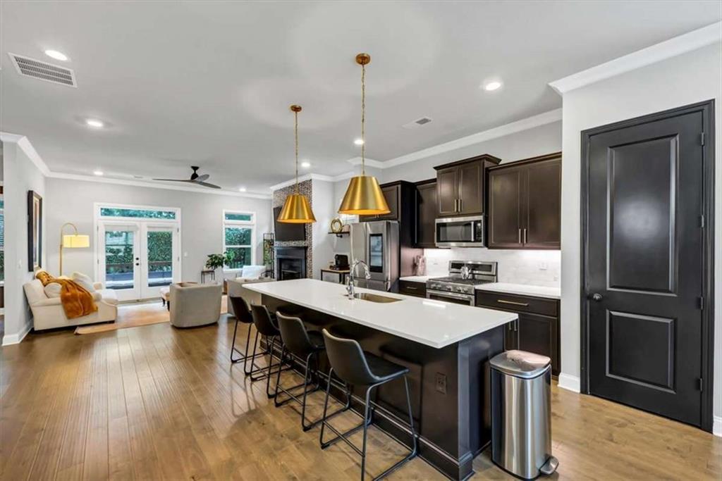 3307 Sangster Wy