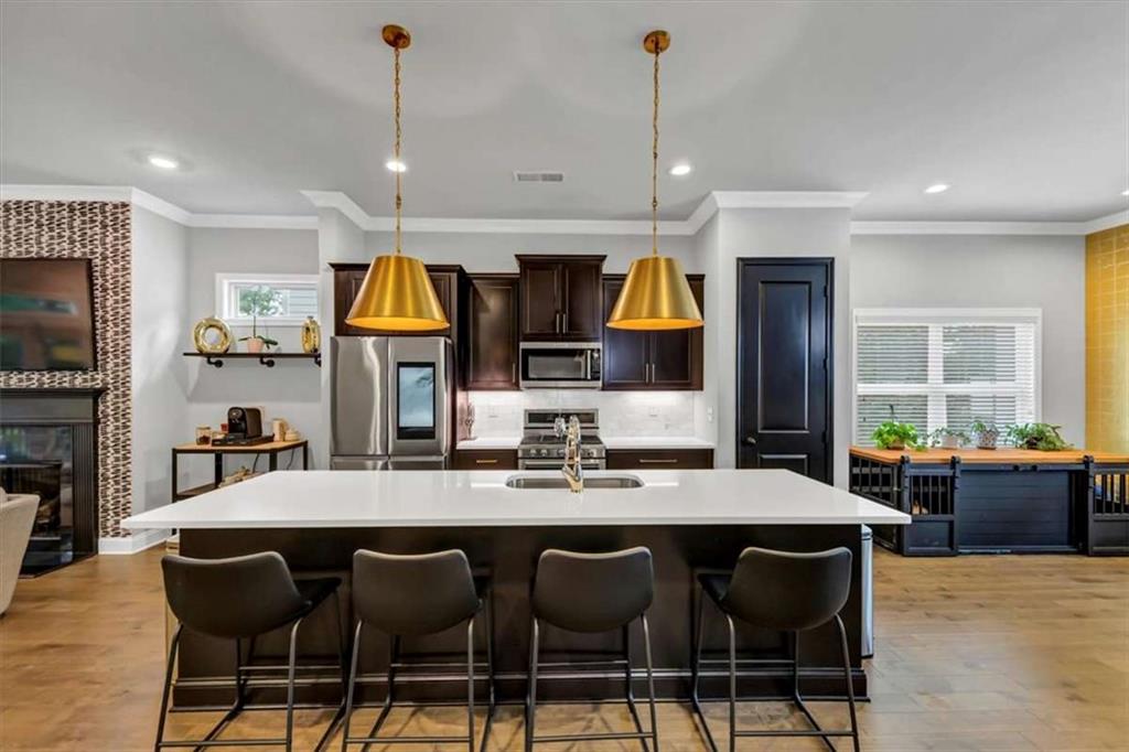 3307 Sangster Wy