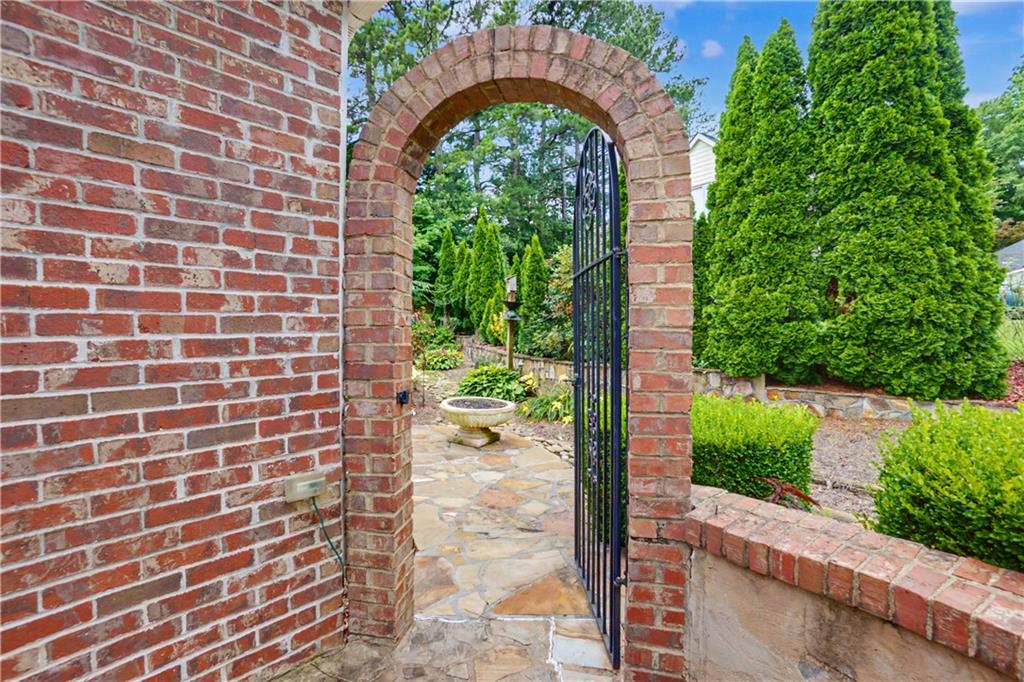 360 Oak Terrace