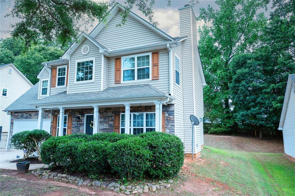 Welcome to this charming 4-bedroom, 3-bathroom home located in the heart of McDonough, GA! This beautifully maintained residence boasts a spacious open floor plan, perfect for modern living. The gourmet kitchen features granite countertops, stainless steel appliances, and a dining room that opens to the bright and airy family room with a cozy fireplace. Enjoy the luxury of a upper-level master suite with a walk-in closet and a spa-like bathroom with a soaking tub and separate shower. The additional bedrooms are generously sized and perfect for a growing family or guests.
Step outside to the expansive backyard, ideal for entertaining or simply relaxing in the serene surroundings. The home is situated in the sought-after City Square subdivision, known for its friendly community and excellent amenities, including a pool, tennis courts, and a clubhouse.
Conveniently located near shopping and dining this home offers the perfect blend of comfort and convenience. Don't miss the opportunity to make this stunning property your new home!