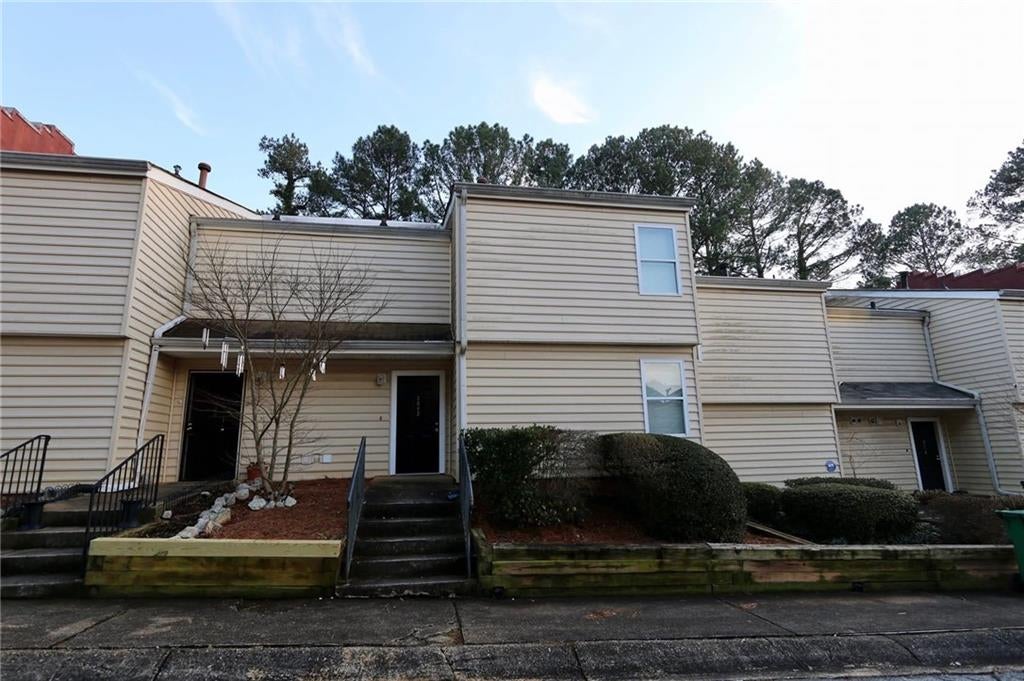 2082 Oak Park Lane