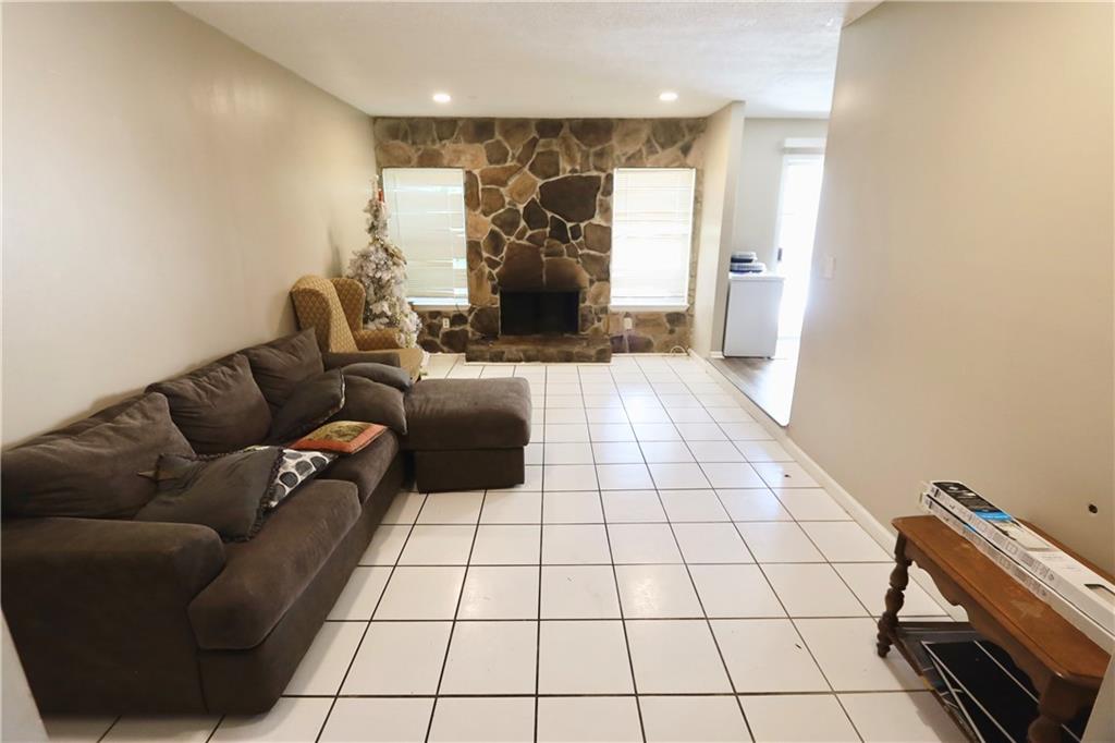2082 Oak Park Lane