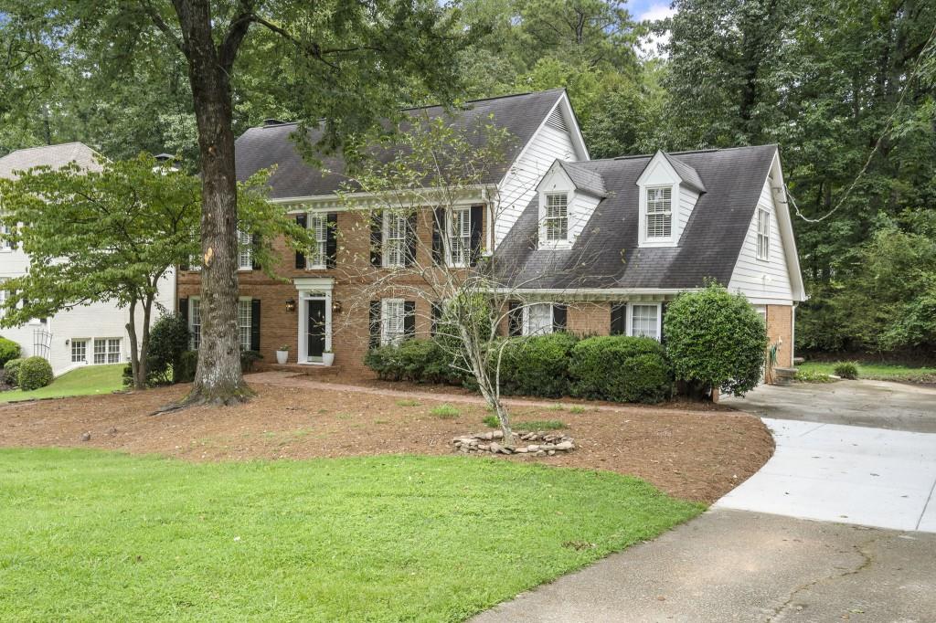 6915 Hunters Knoll