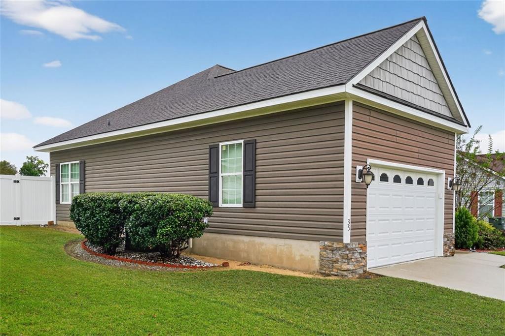 35 COBBLESTONE Boulevard SE