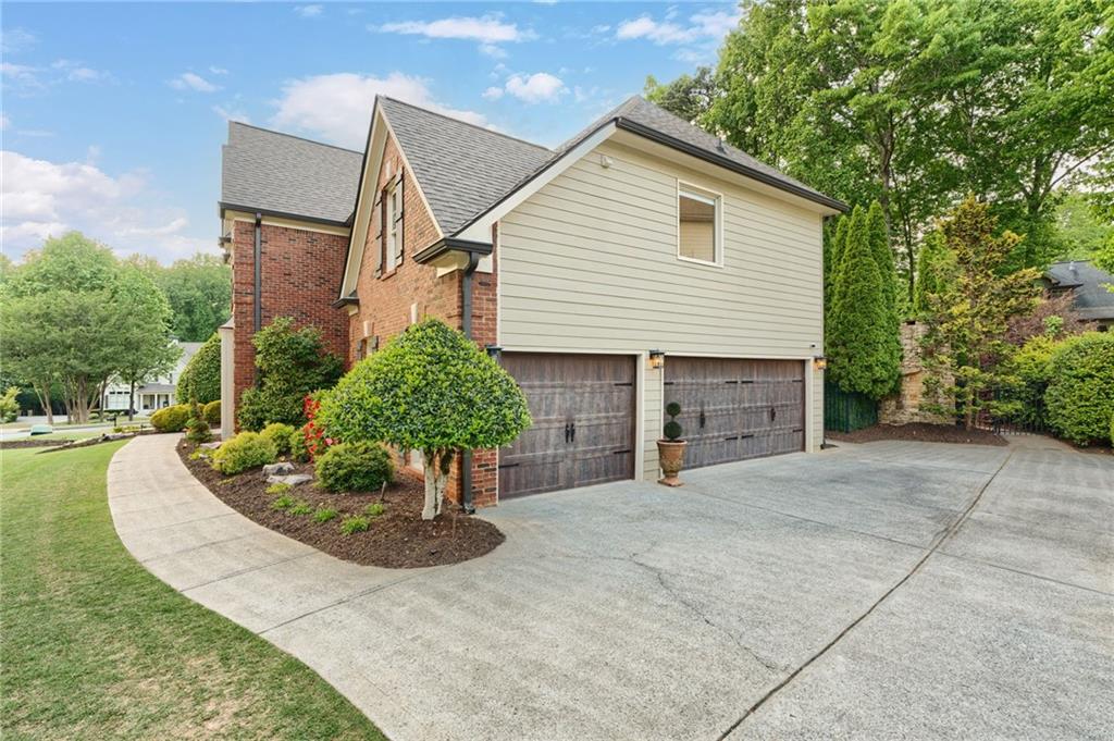 3890 Bridle Ridge Drive