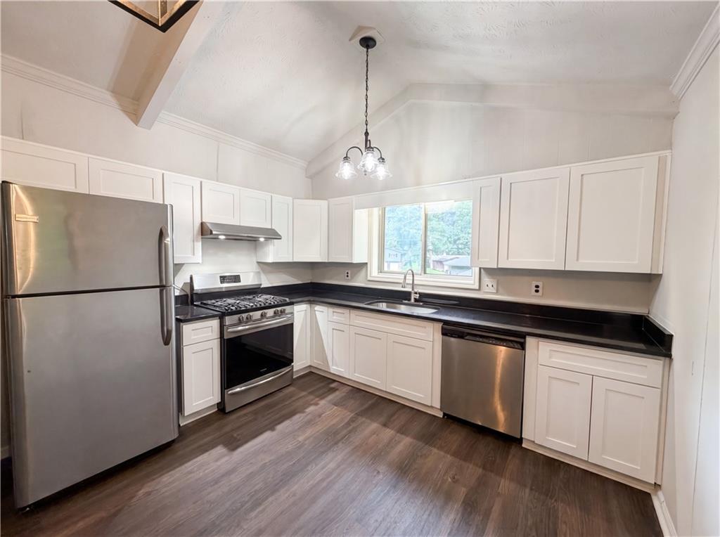 3630 Creekview Circle