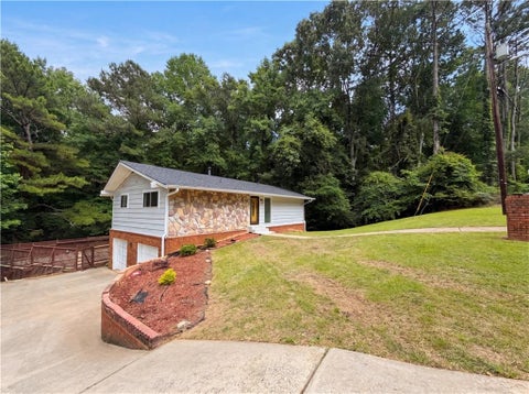 Homes For Sale - 3630 Creekview Circle<br/> Atlanta, GA 30349