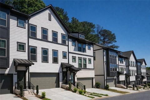 Townhouse For Sale - 1332 Stanley Park Drive<br/> Dekalb County, Decatur, GA 30033