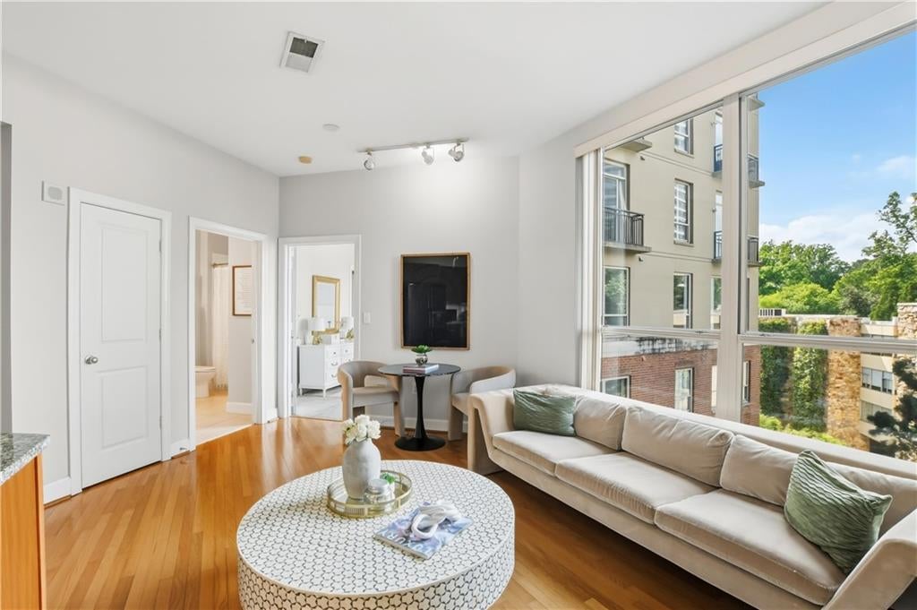 2626 Peachtree Road NW 606