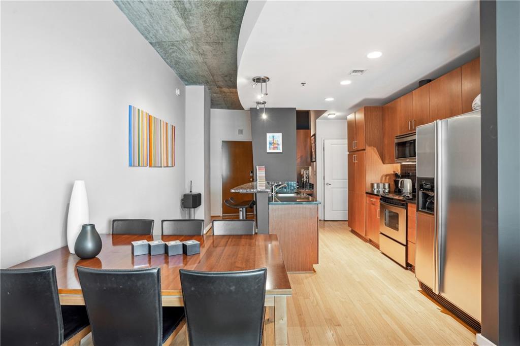 943 Peachtree Street NE 902