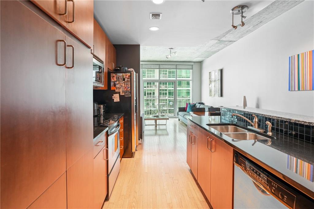 943 Peachtree Street NE 902