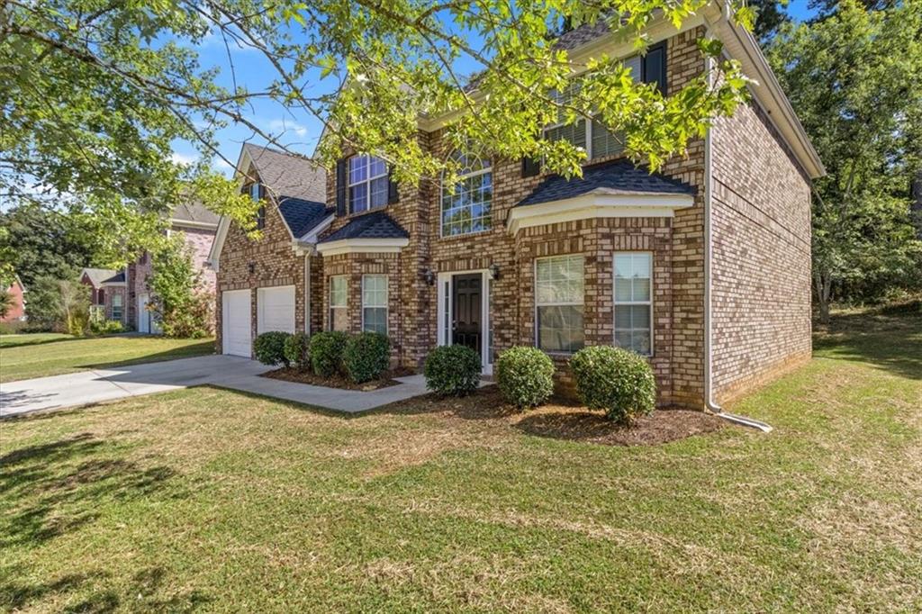 This is a fantastic home located in a quiet subdivision, conveniently close to interstates. It features a large floor plan and has been well maintained. The home includes a formal dining room and a cozy family room with a fireplace. The updated kitchen offers a breakfast area, and the spacious master bedroom comes with an en suite bathroom featuring double vanities, as well as a separate tub and shower. There is plenty of room for any family to enjoy. Don’t miss out on this opportunity!