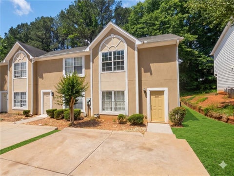 Townhouse For Sale - 3054 Fields Drive<br/> Lithonia, GA 30038