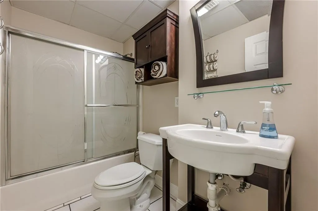 Cumming, Georgia 30040, United States, 5 Bedrooms Bedrooms, ,5 BathroomsBathrooms,Residential,Pending,103409