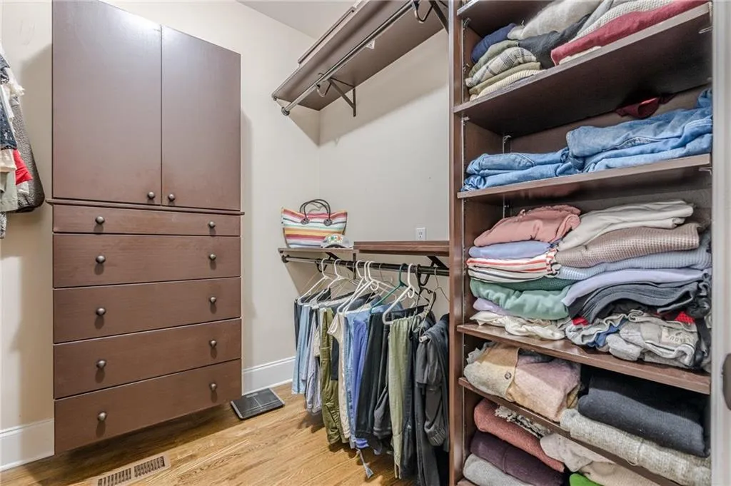 Cumming, Georgia 30040, United States, 5 Bedrooms Bedrooms, ,5 BathroomsBathrooms,Residential,Pending,103409