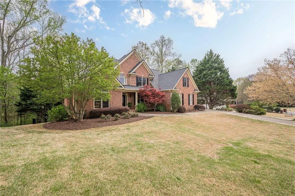 Cumming, Georgia 30040, United States, 5 Bedrooms Bedrooms, ,5 BathroomsBathrooms,Residential,Pending,103409