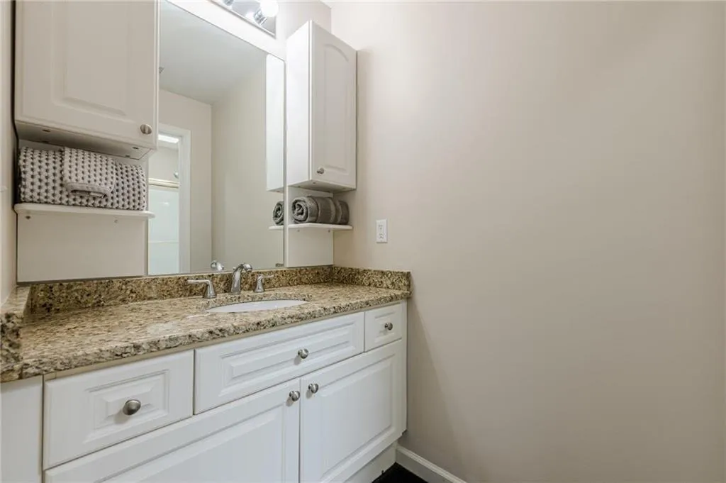 Cumming, Georgia 30040, United States, 5 Bedrooms Bedrooms, ,5 BathroomsBathrooms,Residential,Pending,103409