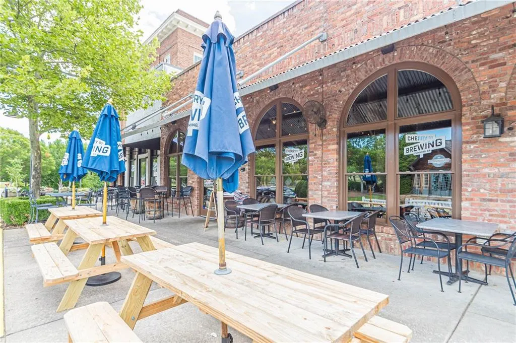 Cumming, Georgia 30040, United States, 5 Bedrooms Bedrooms, ,5 BathroomsBathrooms,Residential,Pending,103409