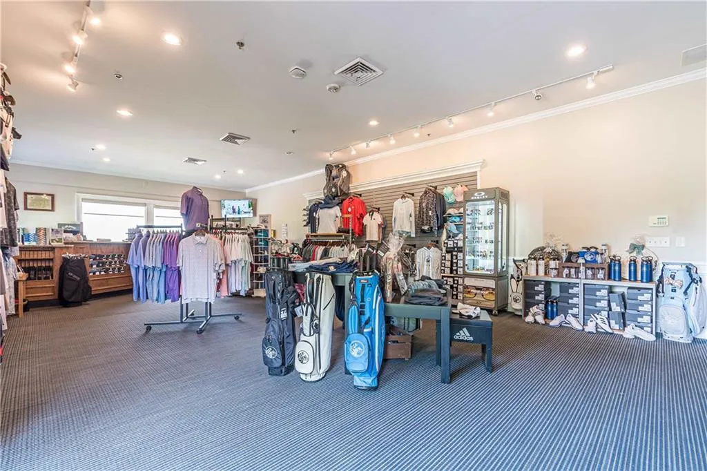 Cumming, Georgia 30040, United States, 5 Bedrooms Bedrooms, ,5 BathroomsBathrooms,Residential,Pending,103409