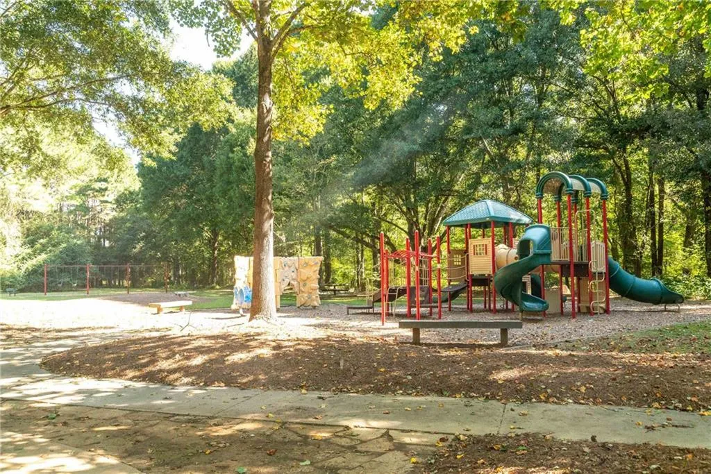 Cumming, Georgia 30040, United States, 5 Bedrooms Bedrooms, ,5 BathroomsBathrooms,Residential,Pending,103409