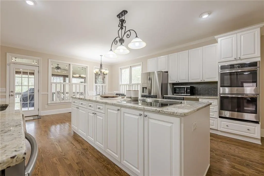 Cumming, Georgia 30040, United States, 5 Bedrooms Bedrooms, ,5 BathroomsBathrooms,Residential,Pending,103409