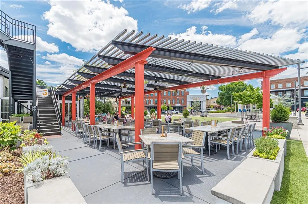 Cumming, Georgia 30040, United States, 5 Bedrooms Bedrooms, ,5 BathroomsBathrooms,Residential,Pending,103409