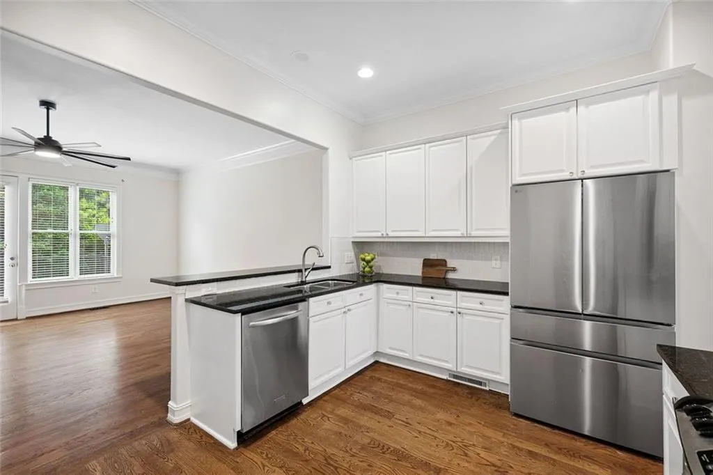 Chamblee, Georgia 30341, United States, 3 Bedrooms Bedrooms, ,4 BathroomsBathrooms,Residential,Active,160033