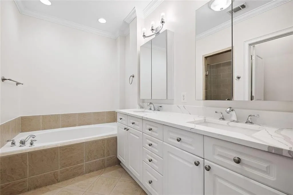 Chamblee, Georgia 30341, United States, 3 Bedrooms Bedrooms, ,4 BathroomsBathrooms,Residential,Active,160033