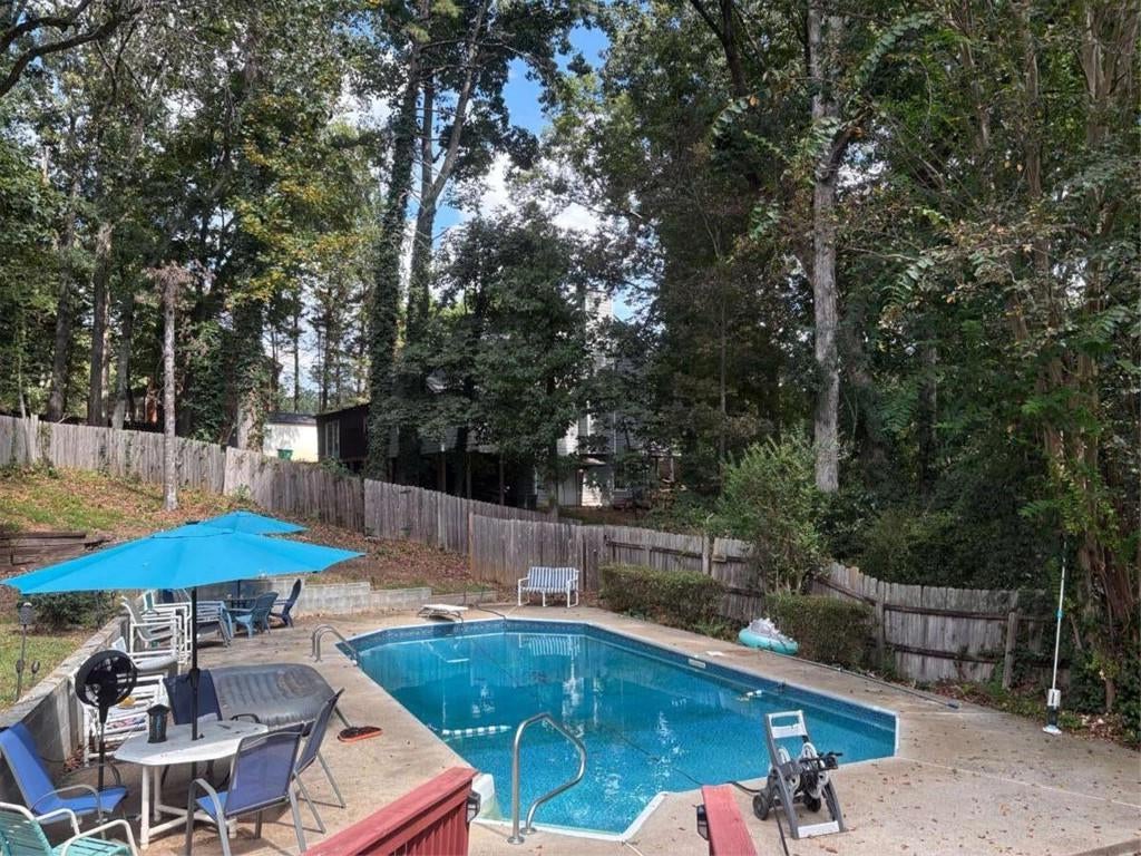 1068 Leslie Place