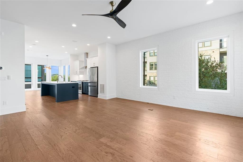 352 Gibson Street SE