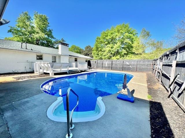 4 Crestwood Road