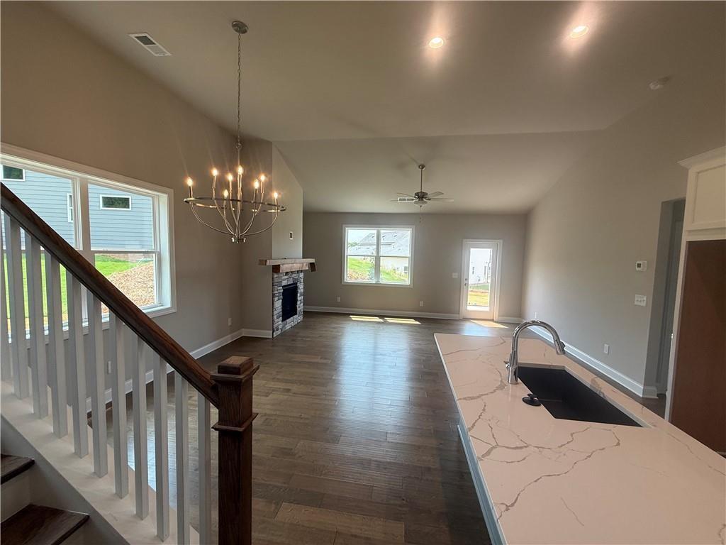 352 Lakeside Court