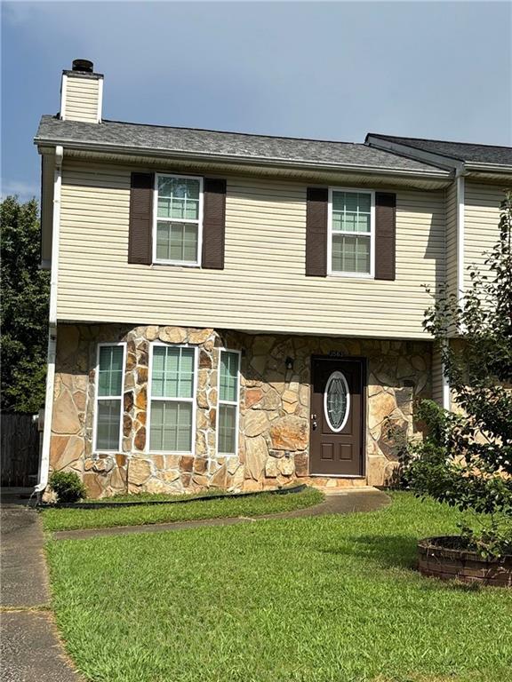 Welcome home to this charming freshly renovated 3-bedroom, 2-bathroom residence tucked away on a quiet cul-de-sac in Powder Springs. This home features a spacious living room with plenty of natural light, a bright kitchen with ample cabinet space, and a comfortable dining area perfect for family meals. The primary suite is your personal escape, complete with its own bathroom for privacy. Two additional bedrooms give you options, whether you need a guest room, home office, or playroom, you’ve got the space to make it yours. Enjoy outdoor living with a large gated backyard that's ready for fall evenings, entertaining, or simply enjoying a little fresh air. Conveniently located near shopping, dining, schools, and parks, plus easy access to major highways for a smooth commute.