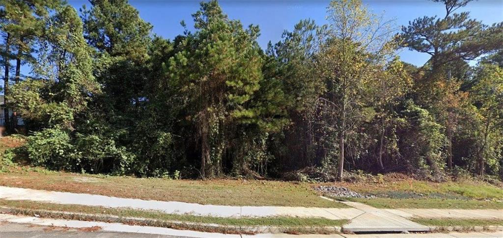 Don’t miss this fantastic opportunity to build your dream home, townhomes, duplex multifamily on this spacious 1+ acre lot, nestled in a quiet residential area. Surrounded by well-maintained homes and a peaceful neighborhood atmosphere, this property offers the perfect blend of privacy and community. Close to I85, shops, dining and more.
Zoned Residential Multifamily– Ideal for your custom home
Road Access – Easy in and out with nearby paved roads
Flat, Build-Ready Land – Minimal prep needed
Whether you're a homeowner ready to build or an investor seeking a valuable addition to your portfolio, this property is a solid choice. Utilities nearby and plenty of space to design your ideal layout.