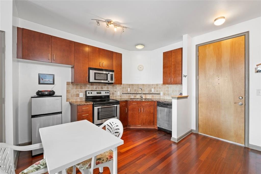 898 Oak Street SW 3222