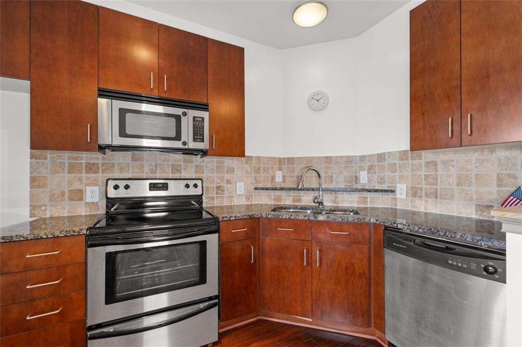 898 Oak Street SW 3222