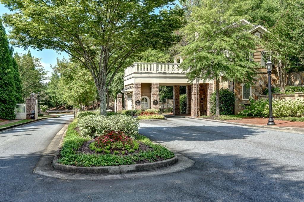 3119 W Addison Drive, Alpharetta, Georgia image 2