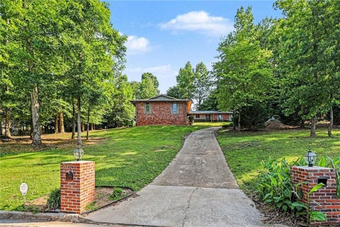 Homes For Rent - 3084 Green Valley Dr<br/> East Point, GA 30344