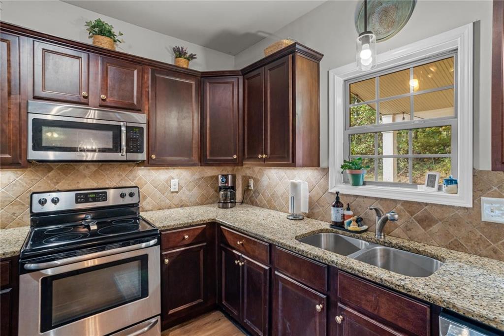 906 Maple Creek Court