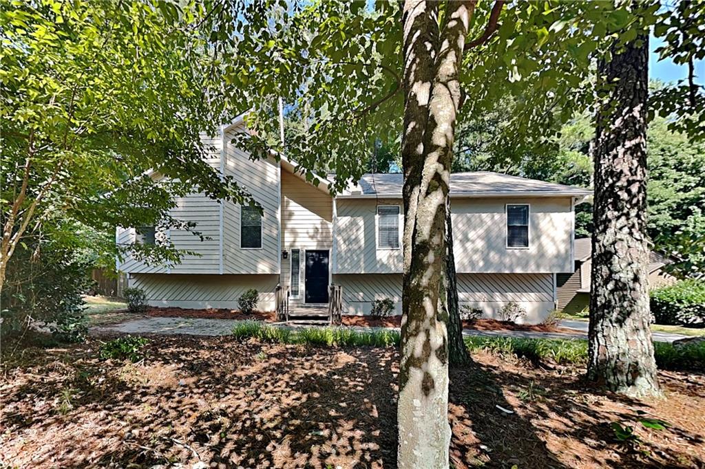 Charming 3 bed, 2 bath, 2,120 sqft home in Acworth! Open kitchen concept with updated counters and a spacious living room. Primary suite with attached bathroom. Spacious backyard, great for gatherings! Pets accepted on a case by case basis. Additional admin fees apply. The Fireplace is decorative. Schedule your showing today! This home is as-is.
This home may be located within a Homeowners Association (HOA) community. If so, residents will be responsible for adhering to all HOA rules and regulations. Please contact your agent or landlord's agent for more information.
DISCLAIMER: Cobb County has certain restrictions on the number and relationship of occupants living in single family homes. All prospective tenants represent that they have reviewed, understand and shall comply with such restrictions.