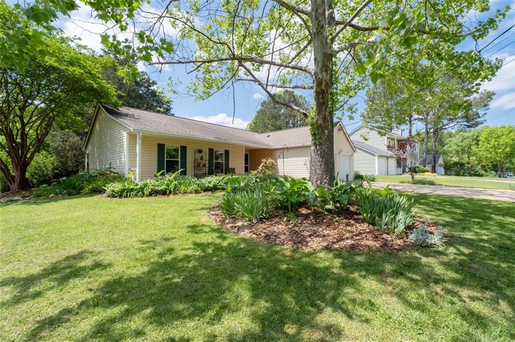 217 Colemans Bluff Drive, Woodstock, Georgia image 3