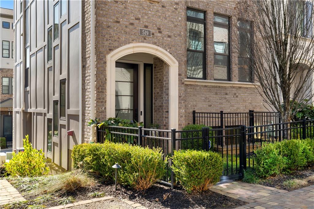 519 Broadview Lane NE