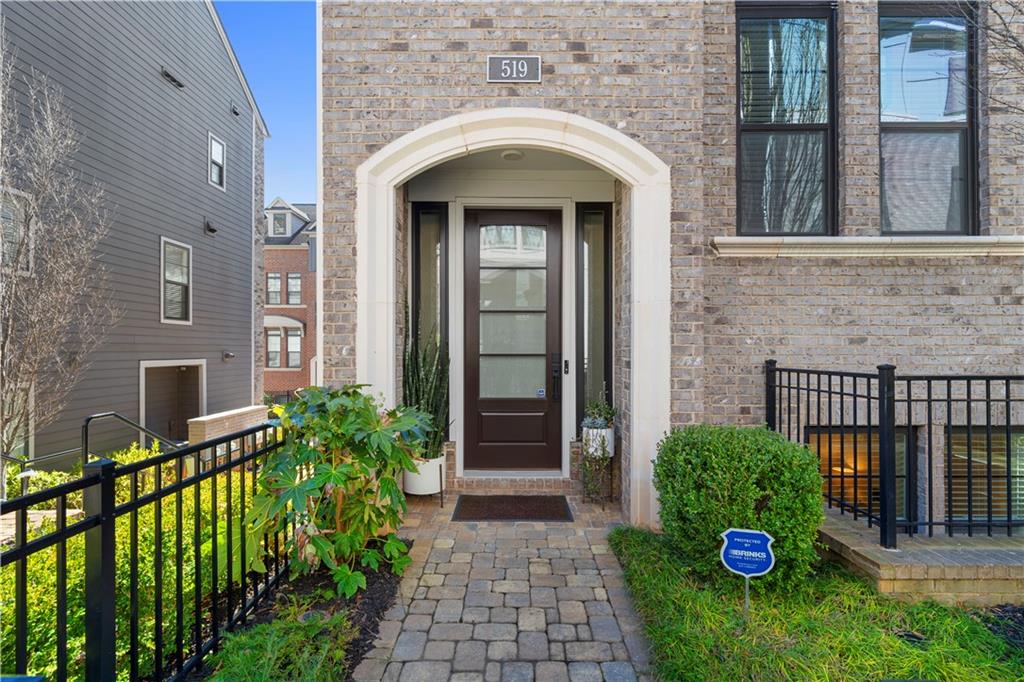 519 Broadview Lane NE