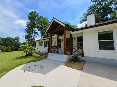 Homes For Sale - 2820 Lullwater Drive<br/> Gainesville, GA 30506