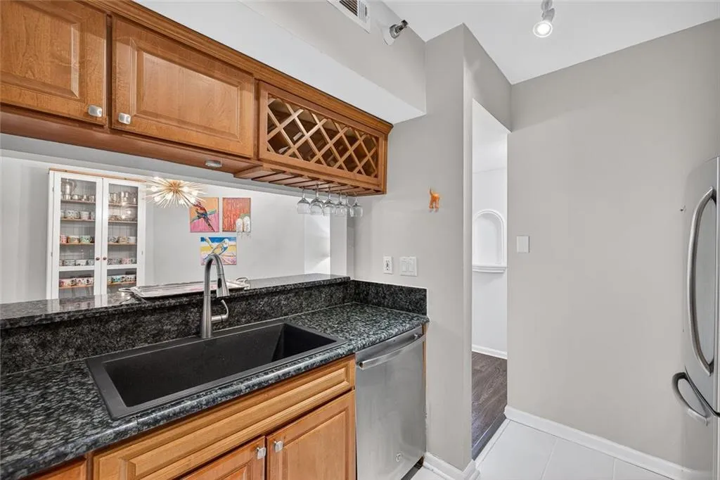 Atlanta, Georgia 30309, United States, 2 Bedrooms Bedrooms, ,2 BathroomsBathrooms,Residential,Active,225157