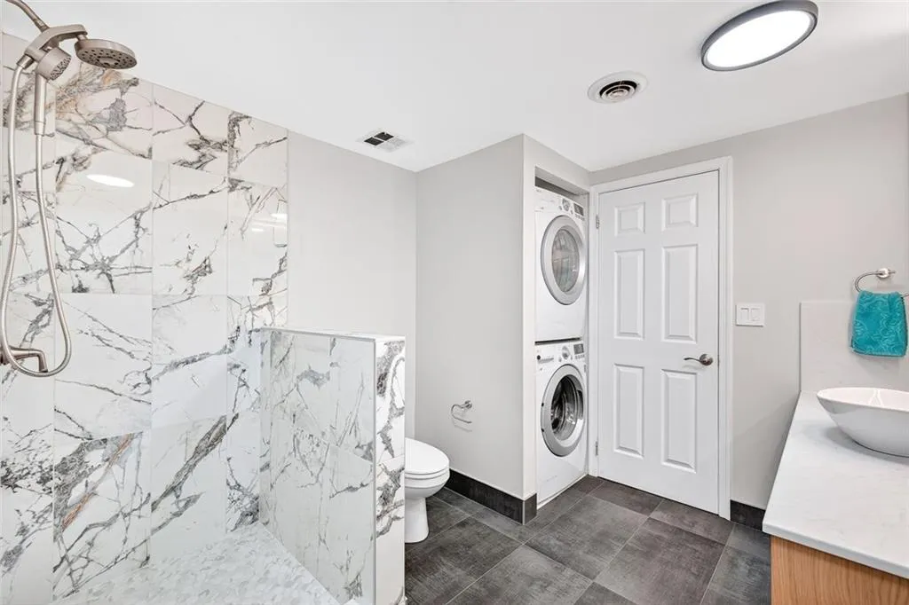 Atlanta, Georgia 30309, United States, 2 Bedrooms Bedrooms, ,2 BathroomsBathrooms,Residential,Active,225157